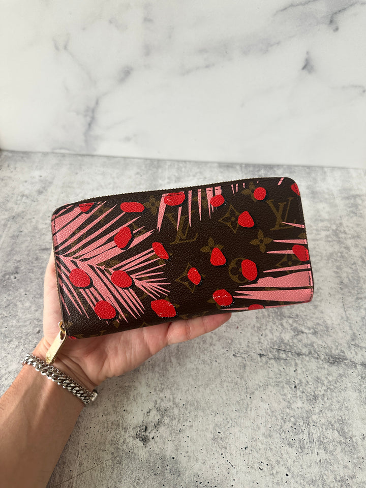 Louis Vuitton Monogram Jungle Zippy Long Wallet QA16